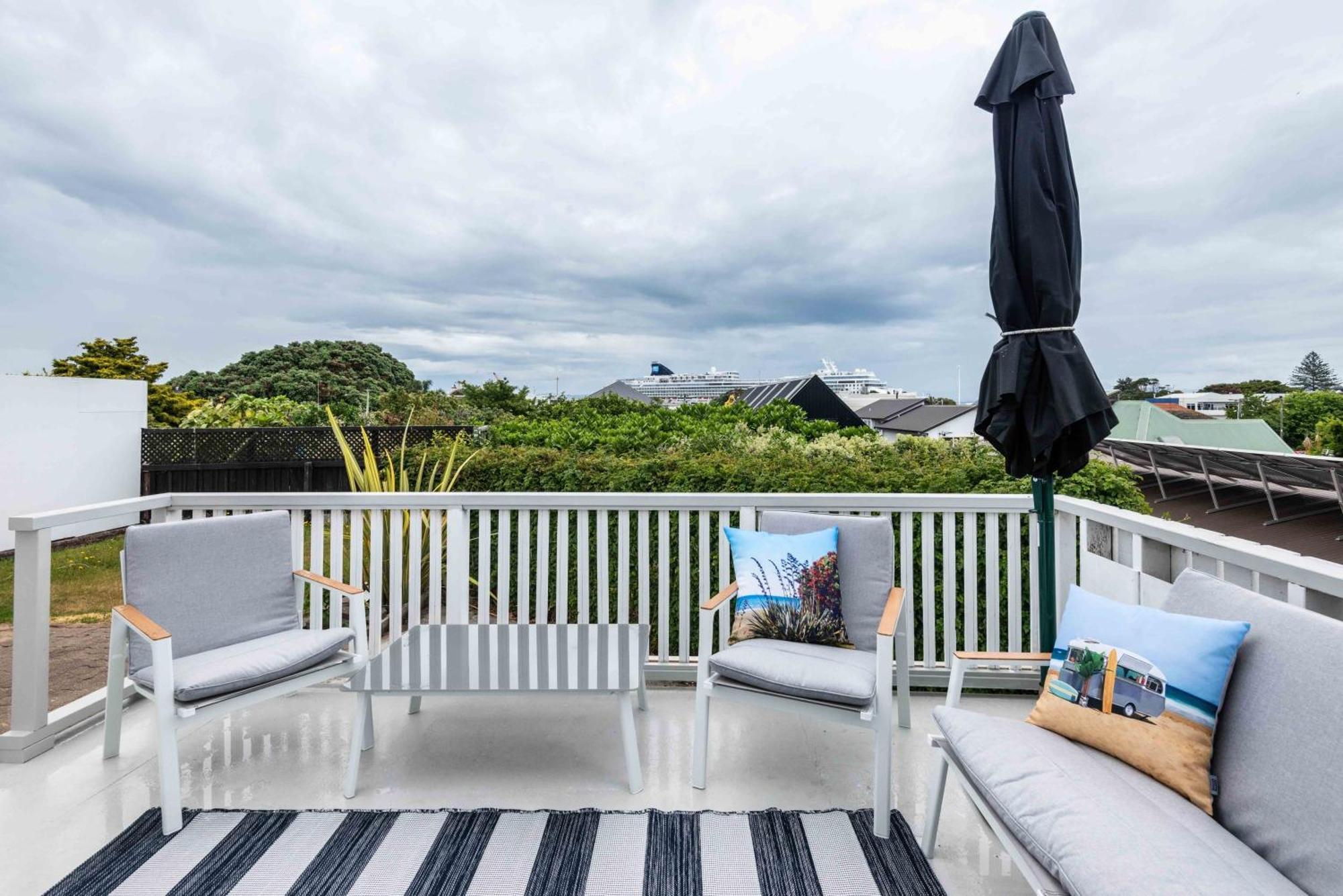 Awesome Beach House On Oceanview Road Mount Maunganui Kültér fotó